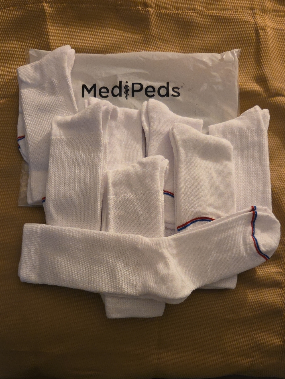 white MediPeds diabetic crew socks 8-pack